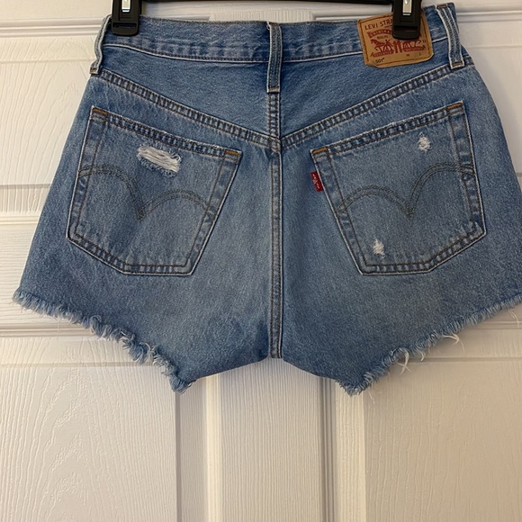 Levi cut off shorts - Picture 3 of 3